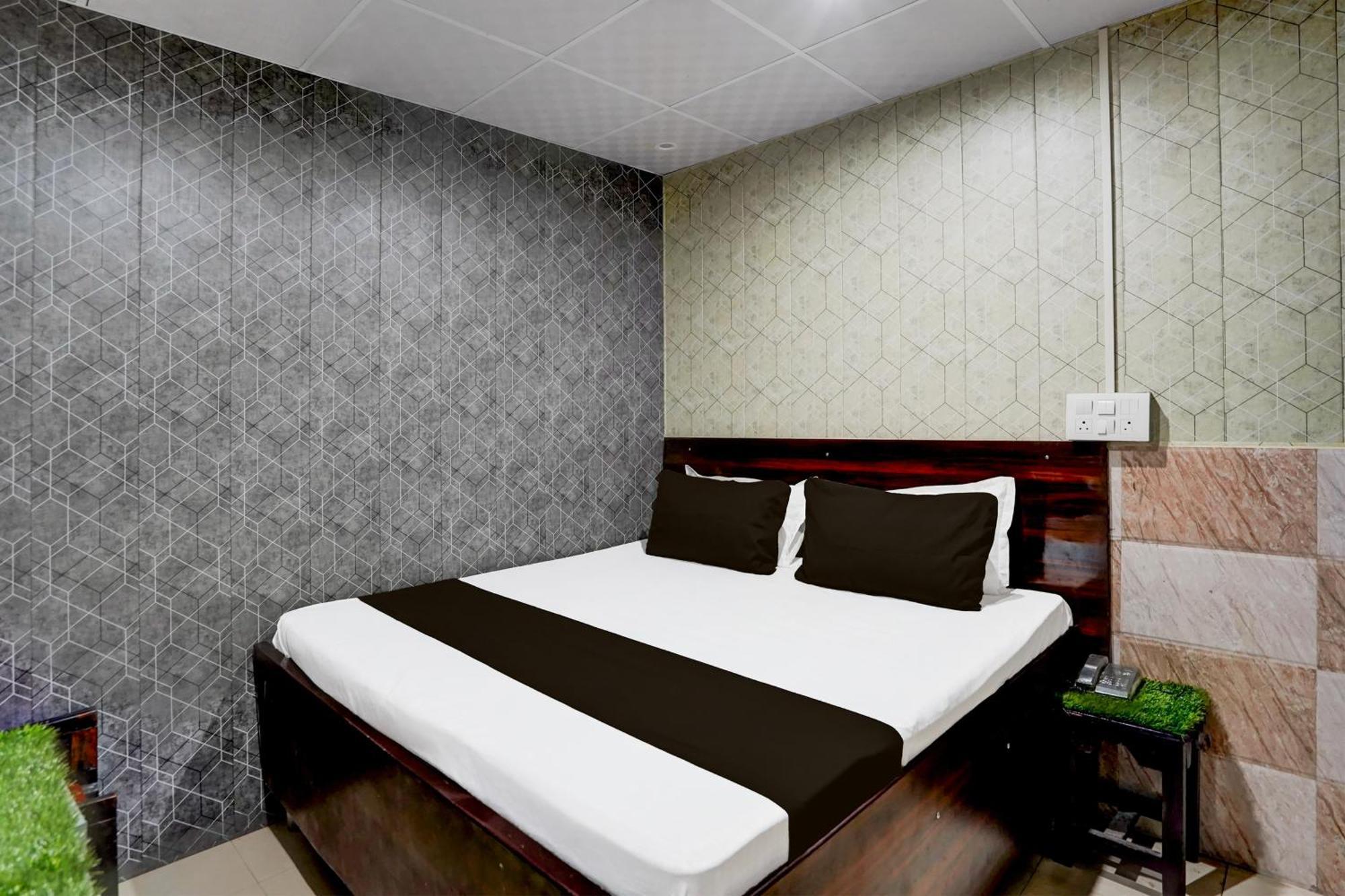 Hotel O Anant Ghaziabad Eksteriør bilde