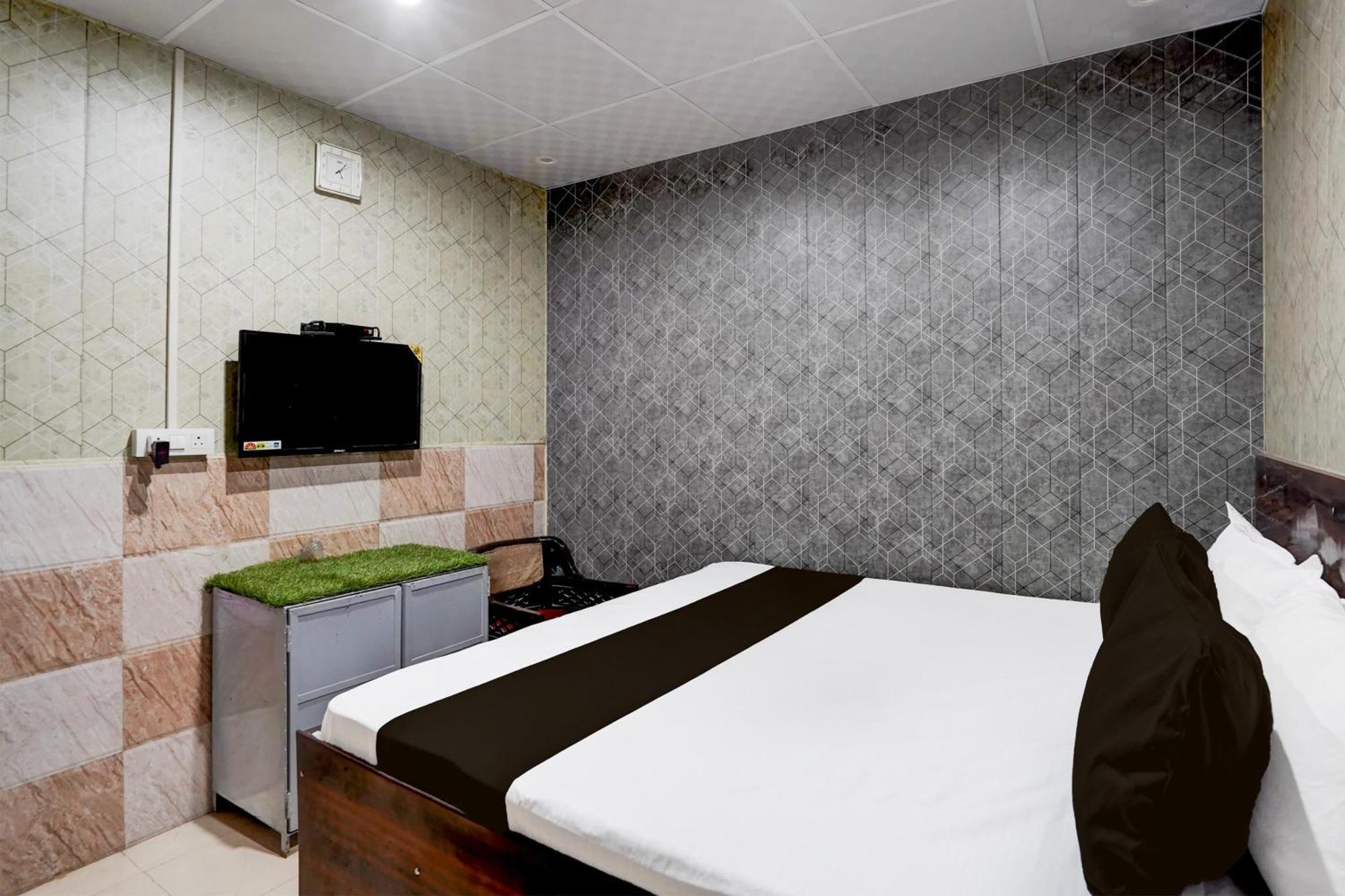 Hotel O Anant Ghaziabad Eksteriør bilde
